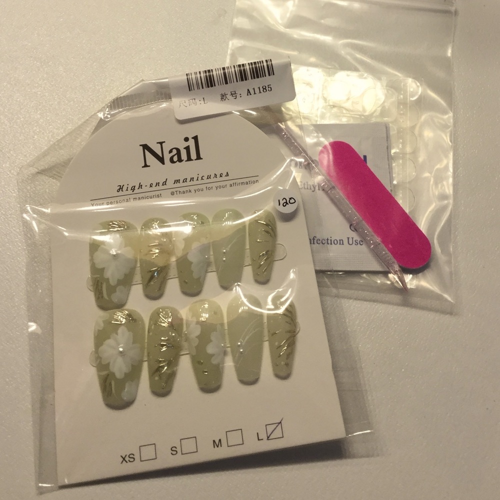 Brand New Hand Made Press on Nails # 120